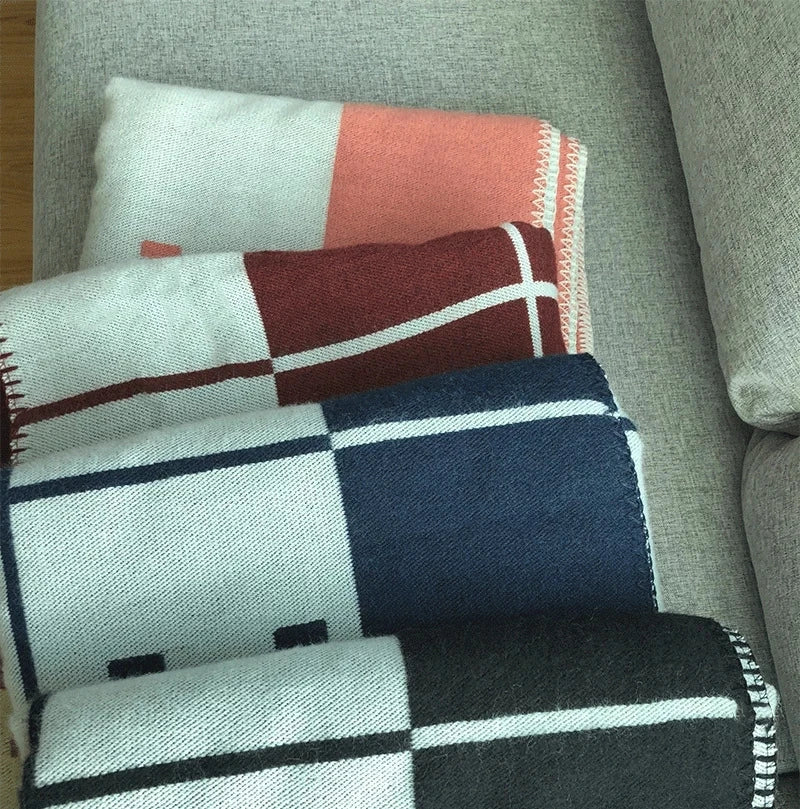 Soft wool and cashmere blanket